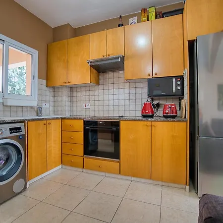 Private Room In Shared Apartment Пафос