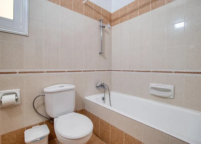 Private Room In Shared Apartment * Пафос