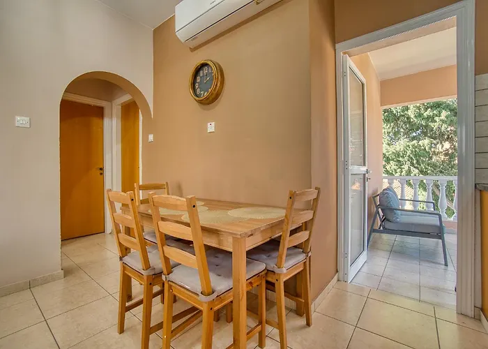 Private Room In Shared Apartment Vendégház Paphos